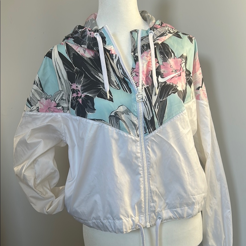 Nike Women's Windbreaker Jacket
